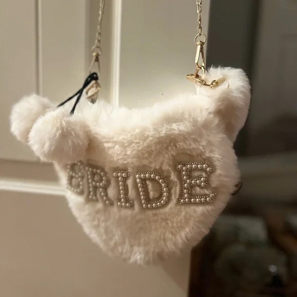 Fuzzy Heart Shaped Pearled Bride Purse - Picture 5 of 6